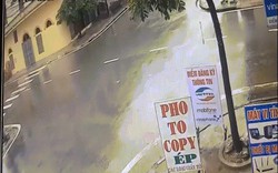 Clip: Hai ô tô đâm nhau như phim tại ngã tư “tử thần” ở Nam Định
