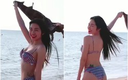 Diện bikini dây mảnh, Hòa Minzy lộ hình xăm hông cá tính