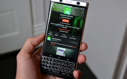 Hé lộ hình ảnh mới nhất của BlackBerry KEY2