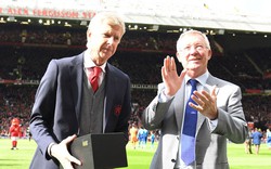 HLV Wenger ngạc nhiên vì món quà chia tay của Sir Alex