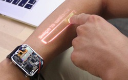 Lạ mắt smartwatch biến cánh tay thành màn hình cảm ứng