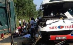 Ô tô khách đâm xe tải, 2 trẻ em tử vong