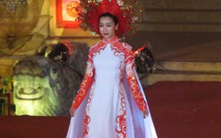 Hoa hậu Đỗ Mỹ Linh khoe sắc với áo dài tại Festival Huế 2018