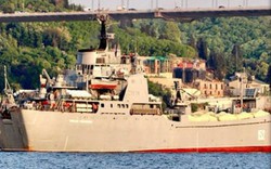 Tàu chiến Nga chở đầy vũ khí ùn ùn tới Syria 