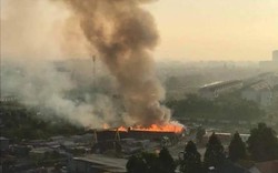 TP.HCM: Cháy lớn thiêu rụi khu lán tạm của công nhân