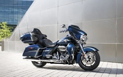 Indian Roadmaster Elite với Harley-Davidson CVO Limited: Cuộc chiến cân sức