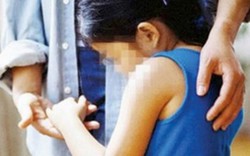 Ra tù về tội hiếp dâm, lại xâm hại bé gái 5 tuổi