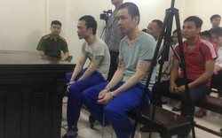 Hai tử tù Thọ "sứt", Nguyễn Văn Tình bị còng tay, xích chân đưa tới tòa