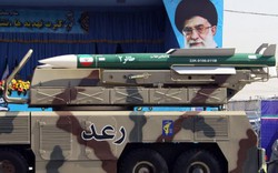 Iran nã 20 tên lửa, Israel không kích dữ dội đáp trả