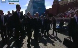 Hành động bất ngờ của Putin khi thấy cựu binh bị vệ sĩ đẩy ra ngoài 