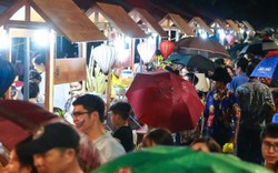 Clip:Phố đi bộ Trịnh Công Sơn khai trương vào đêm mưa vẫn nhộn nhịp