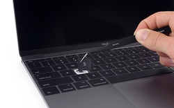 Người dùng "bắt tay" kiện Apple vì lỗi bàn phím MacBook