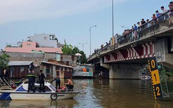 Người thân gào khóc chờ tìm bé trai 8 tuổi đuối nước mất tích