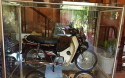 Xôn xao Honda Dream II để trong tủ kính giá vài lô đất Hà Nội
