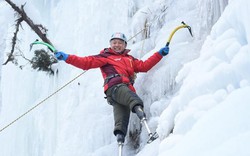 Khâm phục ông lão cụt chân chinh phục đỉnh Everest ở tuổi 69