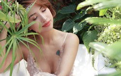 MC Thanh Vân Hugo khoe ngực đầy trong bộ ảnh "Mùa hè chín ngọt"