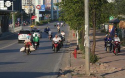 Dòng xe nườm nượp chạy ngược chiều ở đường BRT Hà Nội