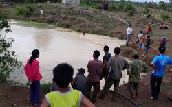 Tranh thủ bắt cá trong giờ ra chơi, hai học sinh chết đuối