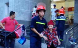 Cháy chung cư ở Hà Đông: Một số người bị thương, ngạt khí