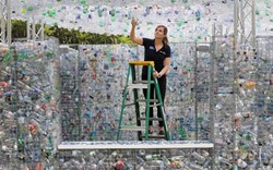 Độc và lạ: Xây nhà bằng 1.500 chai nhựa bỏ đi