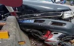 Hà Tĩnh: Va chạm với ô tô biển xanh, hai người bị thương nặng