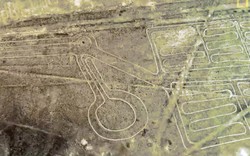Phát hiện hàng loạt hình vẽ khổng lồ bí ẩn trên sa mạc Peru