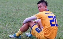 Phan Văn Đức U23 bị lật cổ chân, xác định nghỉ dài hạn
