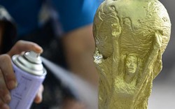 Ảnh: Xưởng sản xuất "cúp vàng World Cup" giá 80.000 ở Bát Tràng