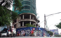 Clip: Tòa nhà bỏ hoang thành bãi rác, WC tự phát ở đất vàng Thủ đô