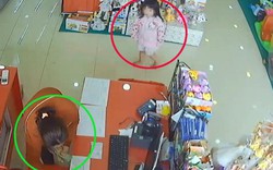 Clip: Người phụ nữ dẫn theo bé gái thản nhiên trộm tiền ở cửa hàng
