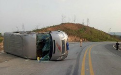Quảng Ninh: Xe container văng vào xe khách, 9 người thương vong