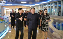 Kim Jong-un đưa vợ tới nhà hàng trước cuộc gặp với Trump