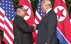 Clip: Cái bắt tay lịch sử giữa Tổng thống Trump và ông Kim Jong-un