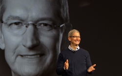 CEO Tim Cook chia sẻ câu chuyện về Steve Jobs và iPhone