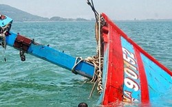 Cà Mau: Hai tàu cá bị sóng lớn đánh chìm, một ngư dân mất tích