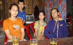 Bố bệnh, 3 chị em mồ côi mẹ sống nhờ bà 70 tuổi trong ngôi nhà gần sập