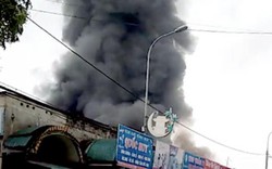 Cháy lớn ở chợ ngoại thành Hà Nội
