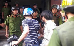 Đà Nẵng: Nhiều cảnh sát vây bắt kẻ cầm dao dọa công an, đòi nhảy lầu