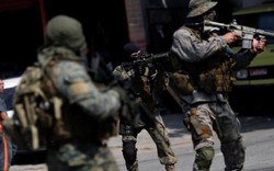 Brazil: Đang lái xe chở gia đình thì bị quân đội nã 80 phát đạn