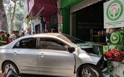Lại thêm nữ tài xế gây tai nạn, lái xe lao thẳng vào cửa hàng bán hoa quả