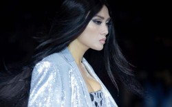 Võ Hoàng Yến, Minh Tú “quét sạch” sàn diễn Vietnam International Fashion Week 2019