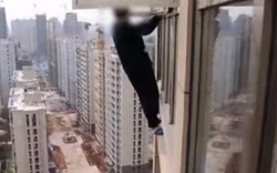 Trộm hóa "người nhện" trốn cảnh sát gần nửa giờ ngoài cửa sổ tầng 23 chung cư