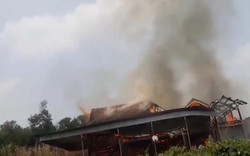 Nghệ An: Ngôi nhà sàn 5 gian bốc cháy, 1 người tử vong