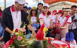 Quảng Ngãi: Ngàn người đội nắng xem Lễ hội dưa hấu đầu tiên ở Việt Nam