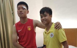 Đấm đội trưởng Trung Quốc ‘vỡ mặt’, cầu thủ U17 Hà Nội hành động bất ngờ