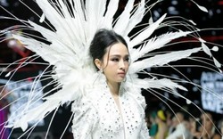 Hoa hậu Trương Hồ Phương Nga gây bất ngờ khi xuất hiện trên sàn catwalk