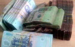 Huế: Tìm người bỏ quên số tiền lớn tại cây ATM
