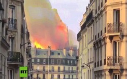 Cận cảnh Nhà thờ Đức Bà Paris 850 tuổi chìm trong biển lửa