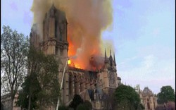 Cháy Nhà thờ Đức Bà: Vì sao không dám cho máy bay trút nước xuống?
