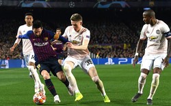 Lập cú đúp "nhấn chìm" M.U, Messi bật tung cảm xúc